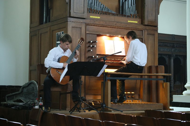 Stan Van Rompay en Wouter Moerman op het recital voor orgel en gitaar