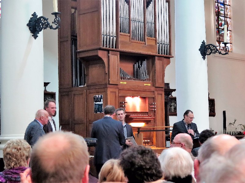 Overhandiging van de eerste CD's Orgelkunst 2017 aan de organisten