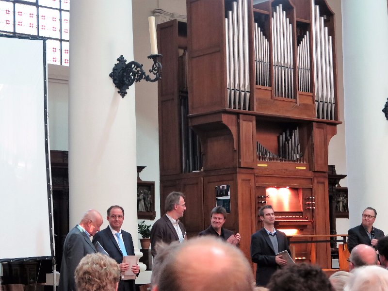 Overhandiging van de eerste CD's Orgelkunst 2017 aan de organisten