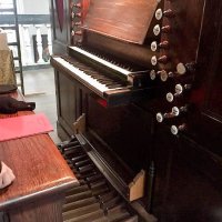 De speeltafel van het orgel in de Sint-Elisabethkerk